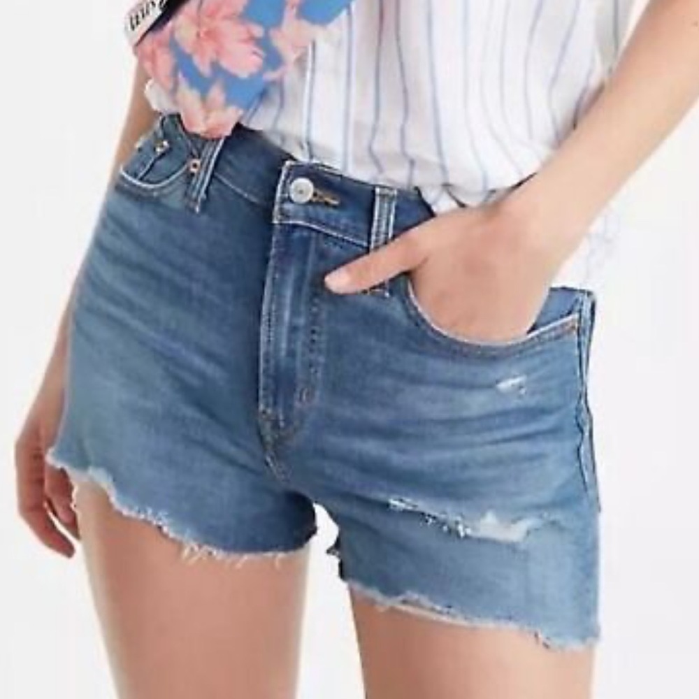 Levi’s Jean Shorts High Waist Raw Hem Size 28